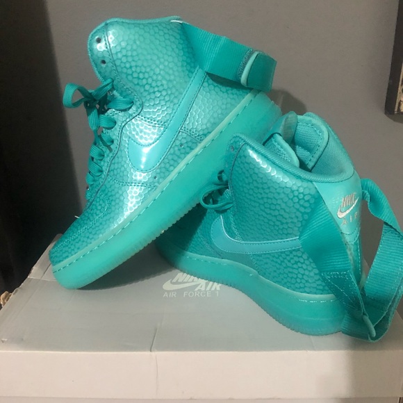 Shoes - Picture 2 of 2